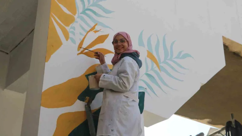 Şam’da kadınlar duvarlara resim çizerek savaşın izlerini siliyor
