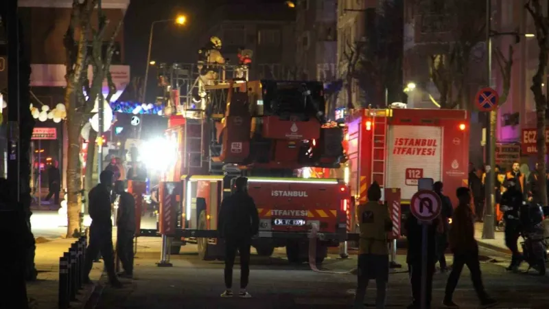 Avcılar’da korkutan çatı katı yangını