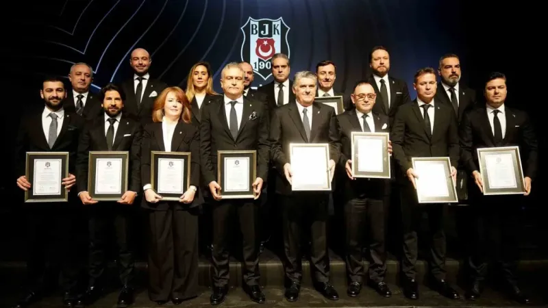 Serdal Adalı ve yönetimi mazbatalarını aldı