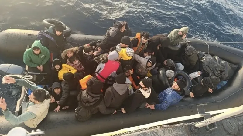 Ayvacık açıklarında 40 kaçak göçmen yakalandı