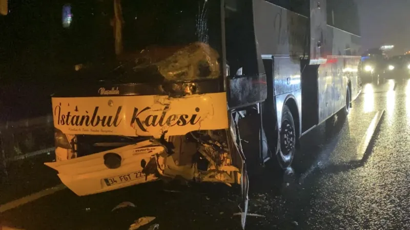 Kuzey Marmara Otoyolu’nda feci ölüm: Yola reflektör koyarken otobüs çarptı
