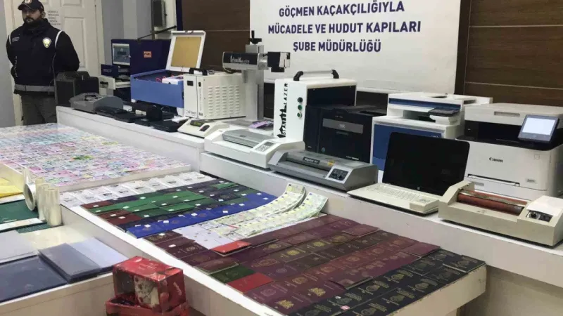 Sahte pasaport şebekesine operasyon: 9 gözaltı