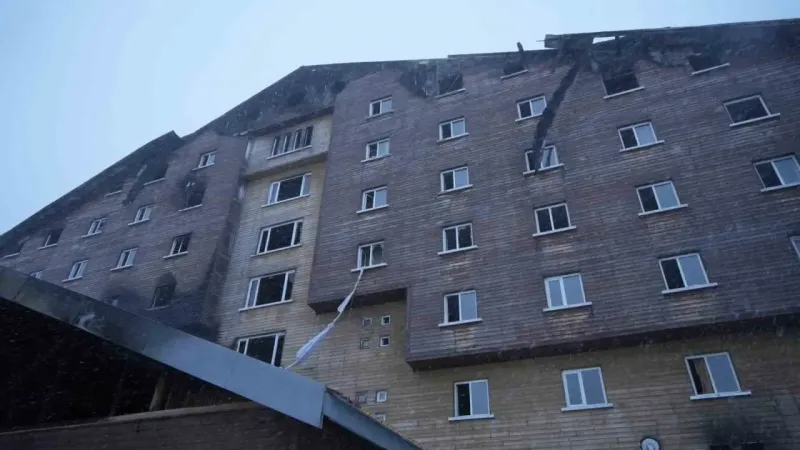 Yanan otel için "ağır hasarlı" raporu