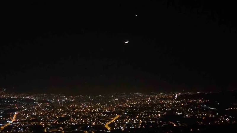 Ay ve Venüs bir arada