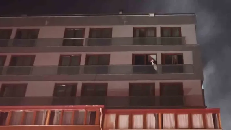 Pamukkale’de 7 katlı rezidansta yangın çıktı