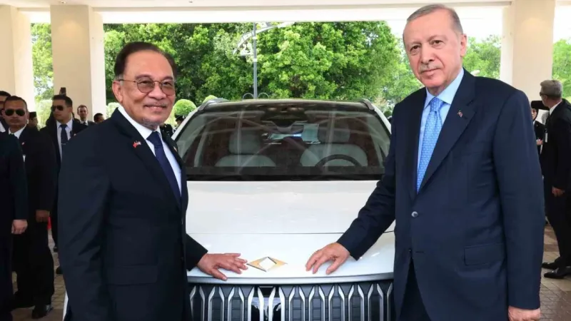 Malezya Başbakanı Enver İbrahim’e TOGG jesti