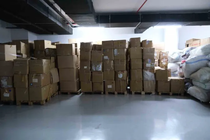 Esenyurt'ta skandal: Deprem yardımları 2 yıl sonra depodan çıktı Esenyurt'ta skandal: Deprem yardımları 2 yıl sonra depodan çıktı