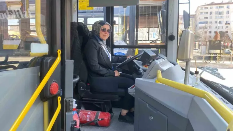 Halk otobüsüyle binlerce can taşıyor