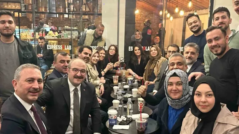 AK Partili Varank ve Gül, gençlerle Espressolab’da buluştu