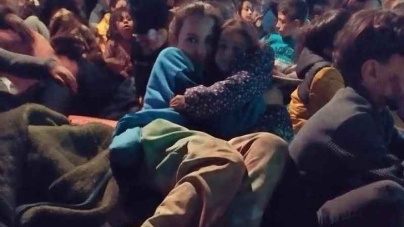 Depremzede çocuklar için işinden istifa eden Şeyda Öğretmen