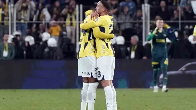 Fenerbahçe, liderle puan farkını 3’e indirdi