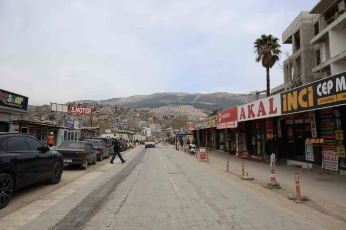 "Dünyanın en saçma binası"nın yerine iş hanı yapılıyor