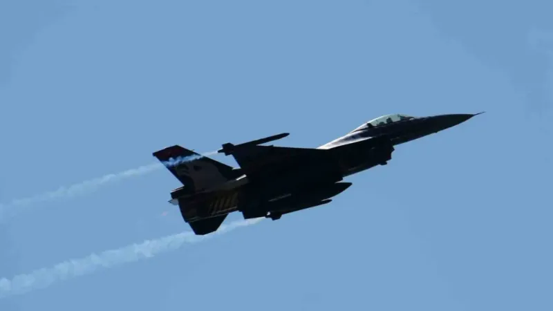 Şehitler Abidesi’nde SOLOTÜRK gösterisi nefesleri kesti