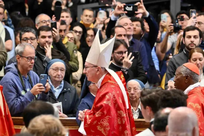 Vatikan’da papa seçimi başlıyor