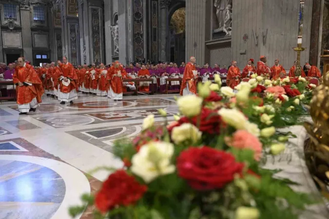 Vatikan’da papa seçimi başlıyor