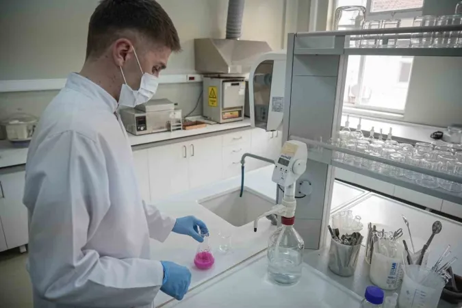 Mehmetçiğin içtiği sütten, yediği konserveye kadar hepsi bu laboratuvardan geçiyor