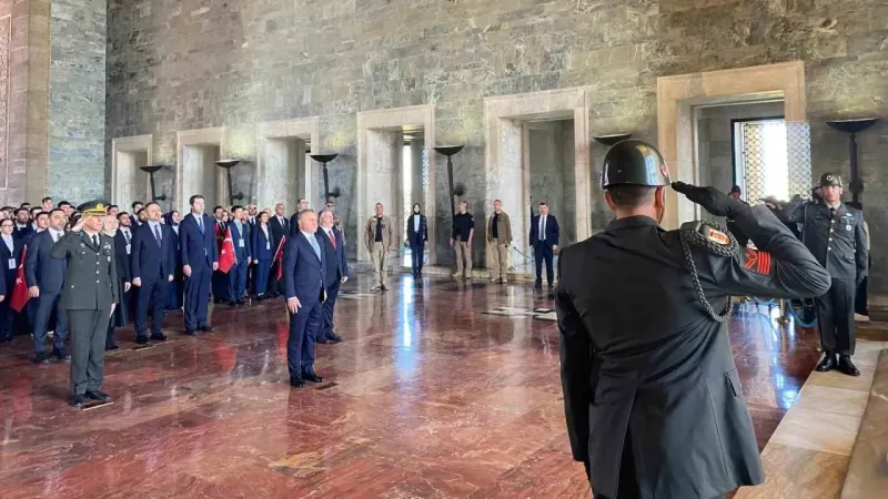 Bakan Bak’tan gençler ve sporcularla Anıtkabir’e ziyaret