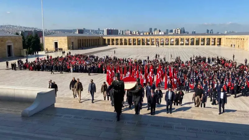 Bakan Bak’tan gençler ve sporcularla Anıtkabir’e ziyaret