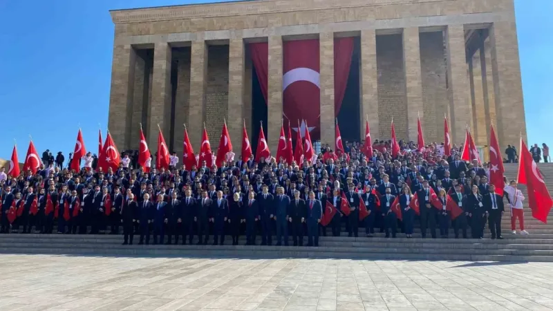 Bakan Bak’tan gençler ve sporcularla Anıtkabir’e ziyaret
