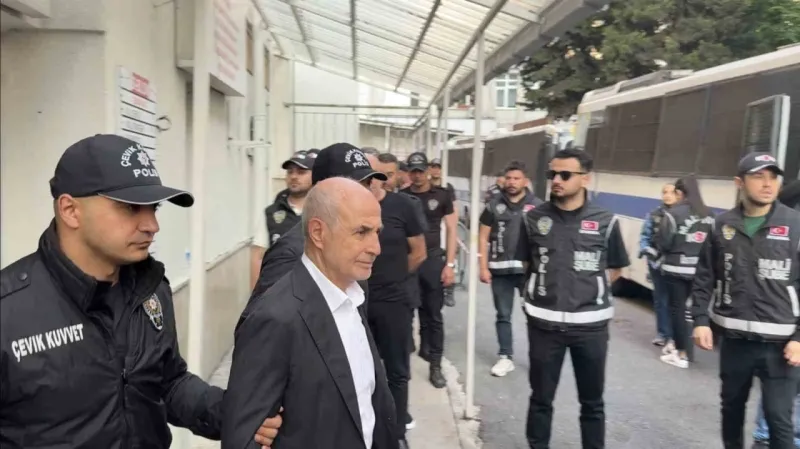 İBB’ye yönelik soruşturmada 5’inci dalgada gözaltına alınan şüpheliler sağlık kontrolüne getirildi