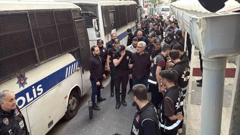 İBB’ye yönelik soruşturmada 5’inci dalgada gözaltına alınan şüpheliler sağlık kontrolüne getirildi