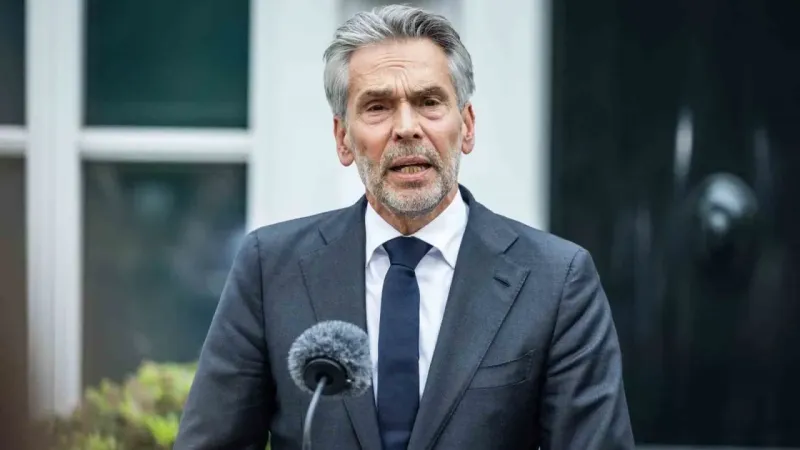 Hollanda’da hükümet dağıldı