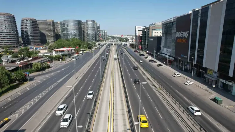 Bayramın ilk gününde yollar boş kaldı
