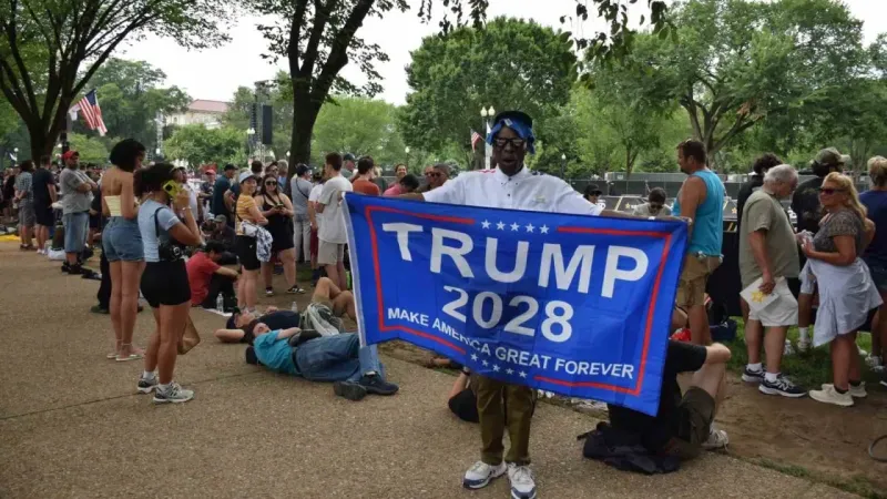 Trump’tan ABD ordusuna övgü, protestoculara gözdağı