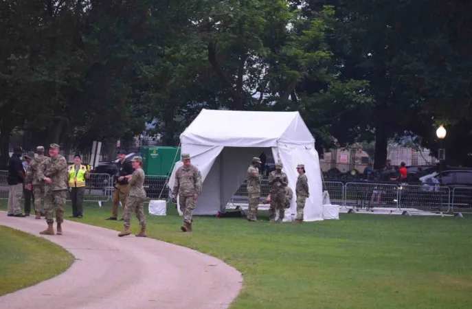 Trump’tan ABD ordusuna övgü, protestoculara gözdağı