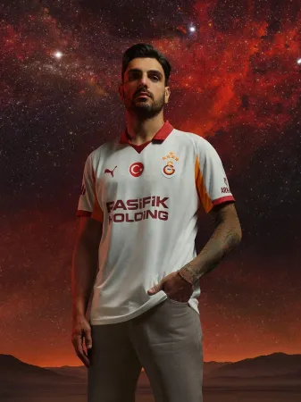 Galatasaray’ın yeni sezon formaları taraftarın beğenisine sunuldu