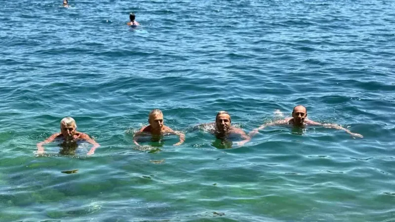 Termometreler 36 dereceyi gösterdi: Sıcaktan bunalan vatandaşlar sahile akın etti