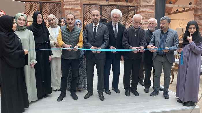 Tezhip sergisi sanatseverlere kapılarını açtı