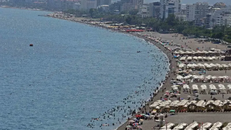Antalya’nın denizi bile yanıyor: Termometreler 45, deniz suyu 32 derece