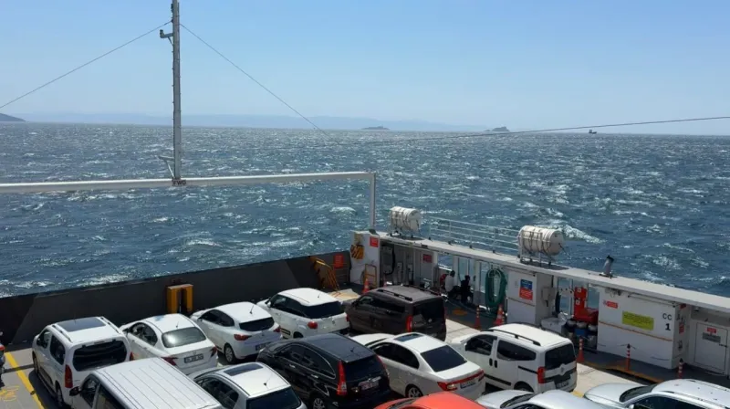 Marmara Denizi’nde etkili olan poyraz deniz ulaşımında aksamalara neden oldu