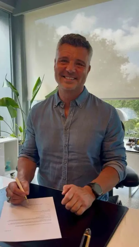 Sadettin Saran, Fenerbahçe başkan adaylığı için 500 imzayı teslim etti