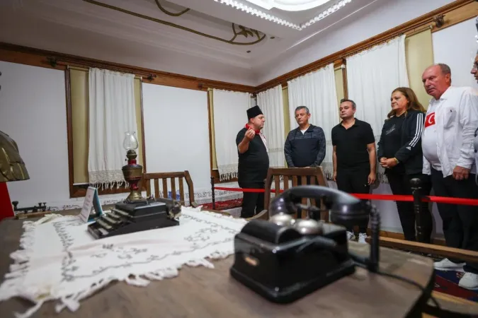 CHP Genel Başkanı Özel, Zafer Yolu’ndan Kocatepe’ye yürüdü