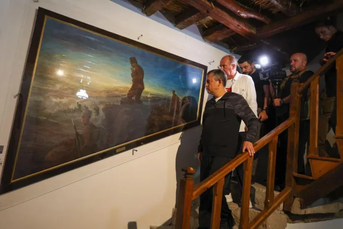 CHP Genel Başkanı Özel, Zafer Yolu’ndan Kocatepe’ye yürüdü