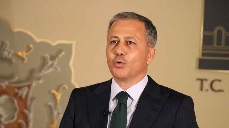 Bakan Yerlikaya, hücre evlerinde saklanan 21 FETÖ mensubunun yakalandığını bildirdi