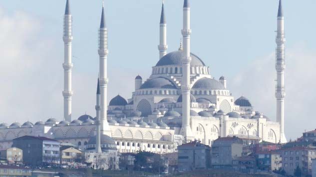 Büyük Çamlıca Camisi ibadete açıldı