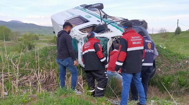 Sivas’ta cenaze aracı takla attı: Şoför Mehmet Özçelik hayatını kaybetti