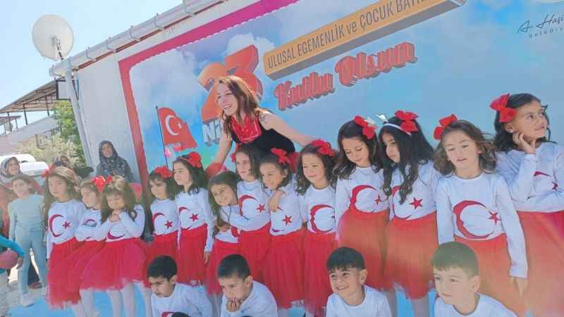 Depremzede çocuklar için işinden istifa eden Şeyda Öğretmen