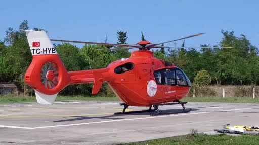 Ambulans helikopter 9 aylık bebek ve 79 yaşındaki yaşlı kadının yardımına yetişti