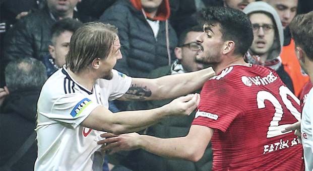 Beşiktaş yenildi AbdullahAvcıistifa TT oldu