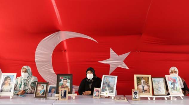 HDP önündeki ailelerin evlat nöbeti 306’ncı gününde