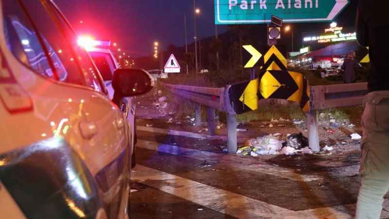 Tatilcilerin yoğunluğu azaldı, çöpleri yollarda kaldı