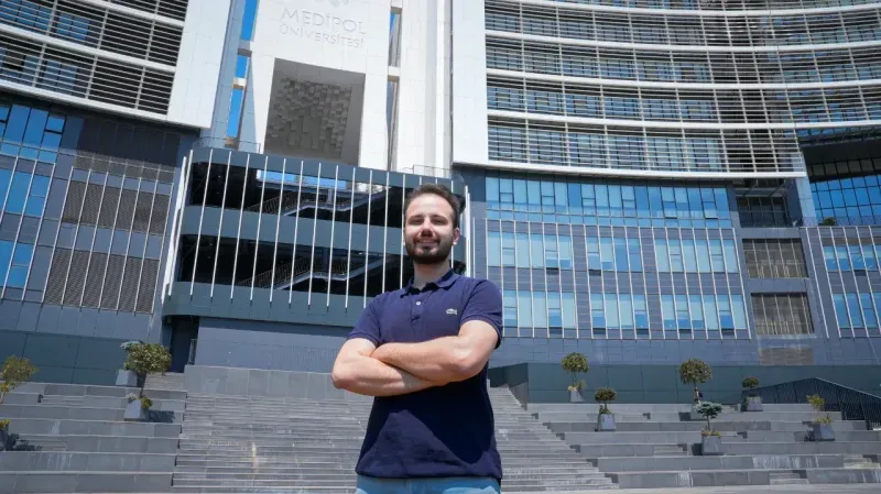İstanbul Medipol Üniversitesi’nden mezun olan doktorun ilham veren hikayesi İstanbul Medipol Üniversitesi’nden mezun olan doktorun ilham veren hikayesi