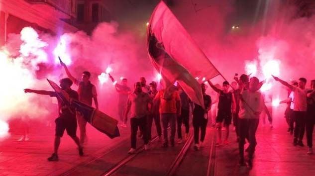 1453 Başakşehir Taraftar Grubu şampiyonluğu Taksim’de kutladı