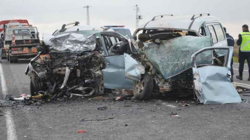 Konya'da kamyonet ile minibüs çarpıştı: Faik Türkmen, Hasım Hüseyin, Hıdır El Hüseyin, Fehime El Abud hayatını kaybetti