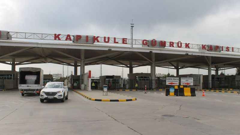 Türkiye'ye gelen gurbetçiler duygu dolu anlar yaşıyor