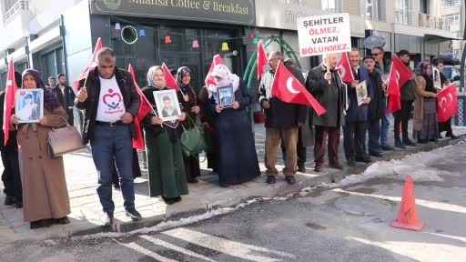 Vanlı annelerin evlat nöbeti sürüyor